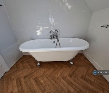 1 bedroom in a flat share to rent - Photo 4