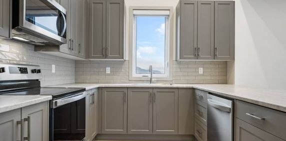 UNIT 1405 - BEAUTIFUL brand new Vantage 2 bedroom 2 bathroom unit - Photo 2