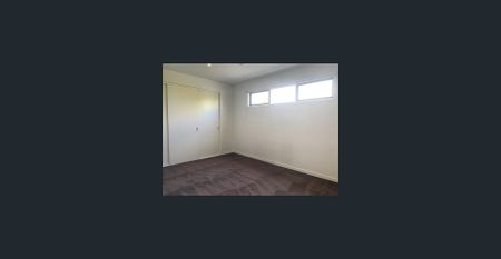 4BR 2 LIVING FAMILY HOME IN PRIME LOCALE! - Photo 5