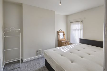 132 Balfour Avenue, Belfast, BT7 2EW - Photo 2