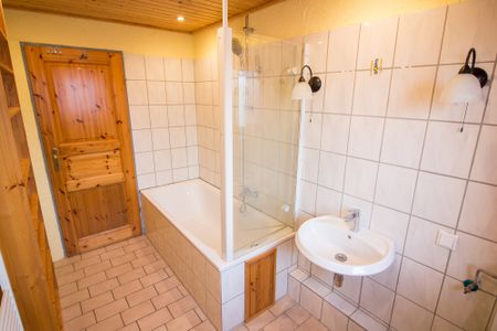 Schöne 4 ZKB Dachgeschosswohnung mit EBK, Badewanne & Stauboden im beliebten Schortens-Roffhausen - Foto 5