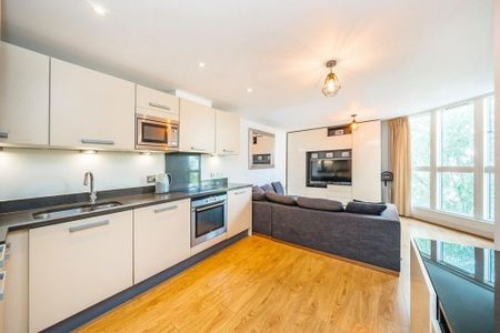 2 bedroom flat to rent - Photo 2