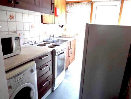 3 bedroom terraced house to rent - Photo 4