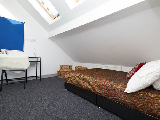 A Perfect Shared House for Rent in Coventry 🌟 - Photo 1