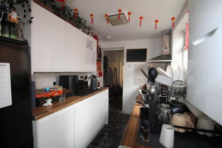 3 bedroom terraced house to rent - Photo 2