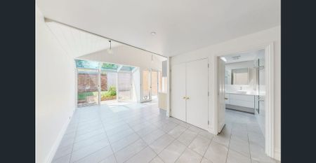 2 Bedroom Victorian Charm - Photo 2