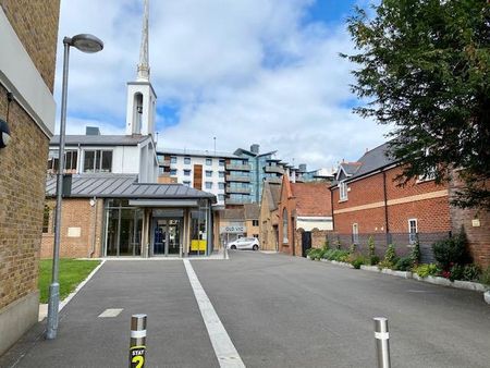 St Marys Close, Maidenhead - Photo 2
