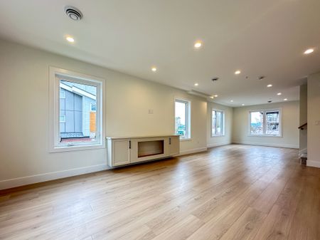 Brand New 3 Bed Townhouse | Langley | Double Garage | Unit 2 - Photo 2