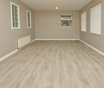 Town house to rent on - Photo 1