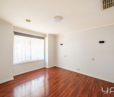 Large Family Home! - Photo 1