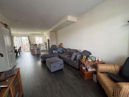 For Lease - 18 Hibiscus Lane, Hamilton, Ontario - Photo 5