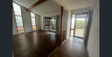 PERFECT COURT LOCATION IN A HIGHLY SOUGHT-AFTER LOCATION - Photo 2