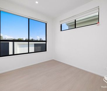 Large Townhouse for Rent - Photo 5