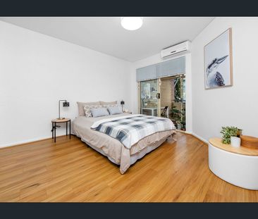 Oversized One Bedroom Apartment in central location. - Photo 4