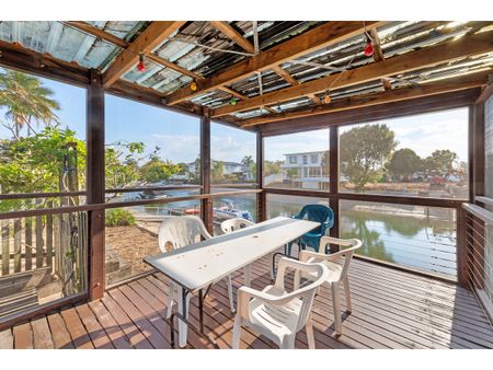 5 Pearl Key, Broadbeach Waters QLD 4218 - House For Rent | Domain - Photo 3