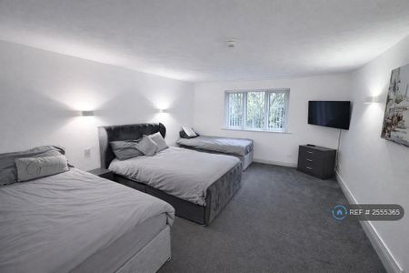 1 bedroom in a house share to rent - Photo 2