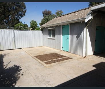 Gorgeous and Spotless small family home - Gardener included! - Photo 6