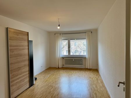 Schöne 3 Zimmerwohnung mit 2 Balkonen in der Karlsruher Oststadt - Foto 2