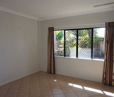 Comfortable & Spacious 4 Bedroom Family Home - Photo 1