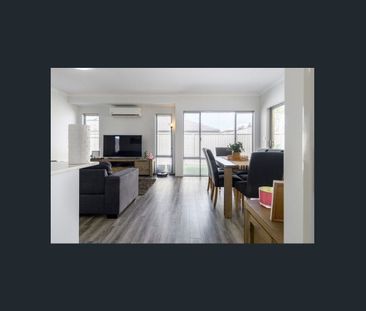 Light and bright family home! - Photo 2