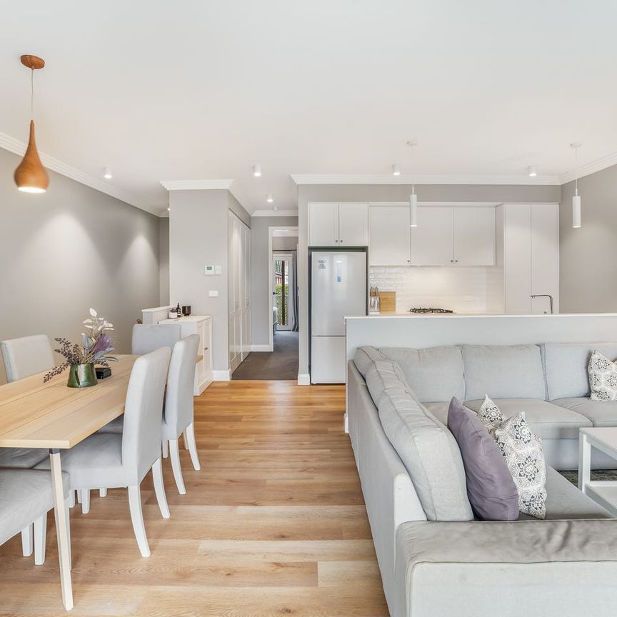 Modern Two Bedroom Apartment - Photo 1