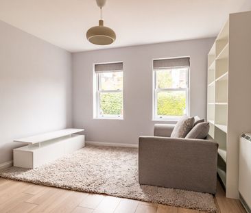 Available part-furnished now - Photo 2