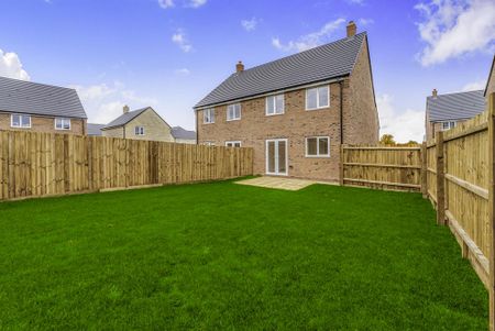 3 bedroom semi-detached house to rent - Photo 5