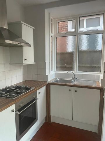 2 bedroom semi-detached house to rent - Photo 5