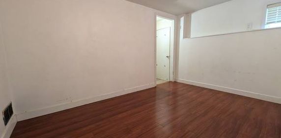 A single house with 1 bed 1 bath at the rear floor - Photo 2