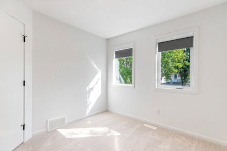 Edmonton Unfurnished townhouse Rental in Parkdale - BRAND NEW Modern Main-floor with Private Patio, Quartz Kitchen & Transit Access - Photo 4