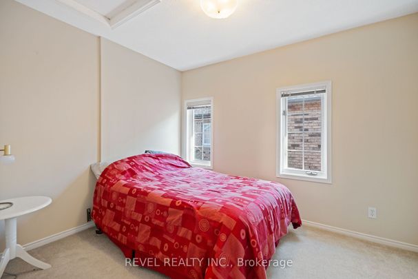 Townhouse For Lease | X8134830 - Photo 1