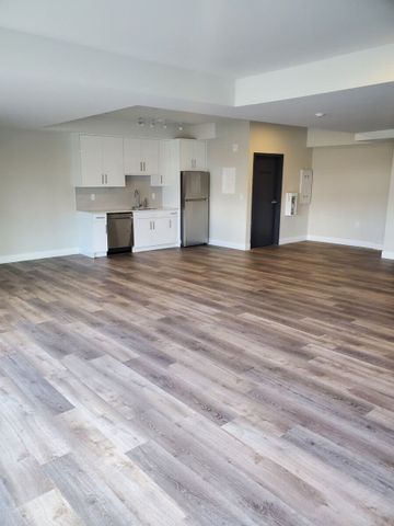 Top Floor Condo - Photo 4