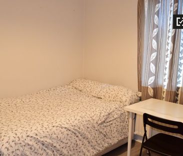 Bed in Room to rent in 8-bedroom house in Drumcondra, Dublin - Photo 2