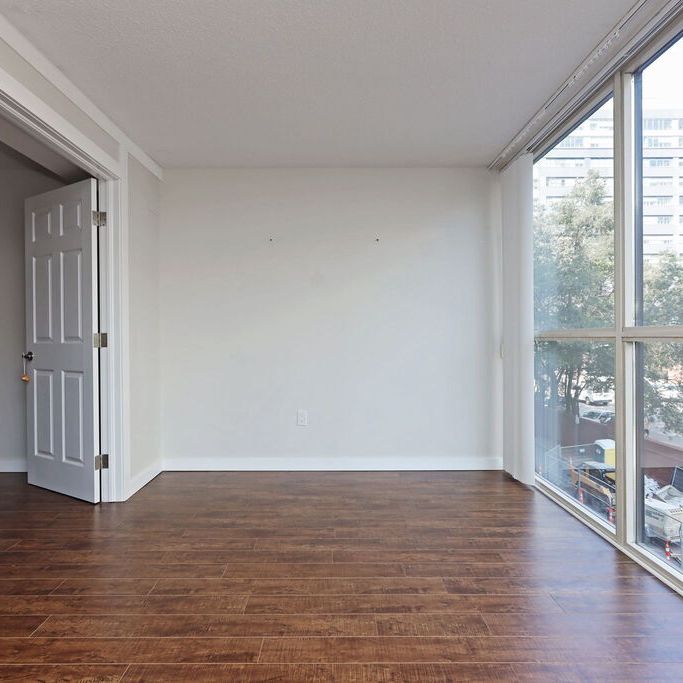 701 King St W #301 - Photo 1