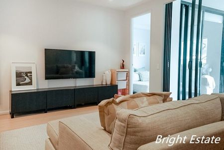 Spacious 2 Bed 2 Bath Unfurnished Apartment in West End - Photo 4