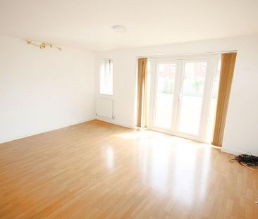 3 bedroom detached house to rent - Photo 2