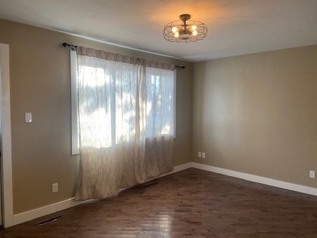 BROCK - 5205 51 Avenue - 5205 - Photo 5