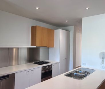 Stylish Warehouse-Style Home in a Quiet South Melbourne Setting - Photo 4