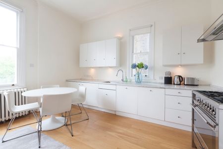 Blenheim Crescent - Photo 4