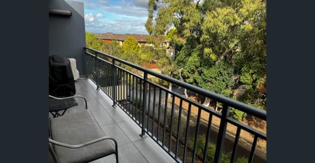 Modern Top Floor Unit - Photo 2