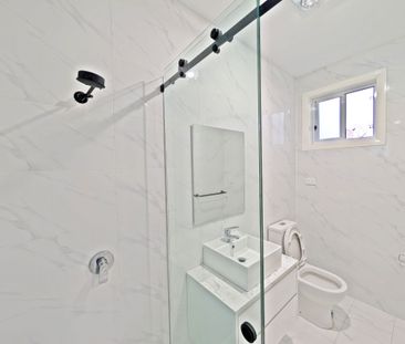 Spacious 6-Bedroom Family Home Now Available To Rent - Photo 3