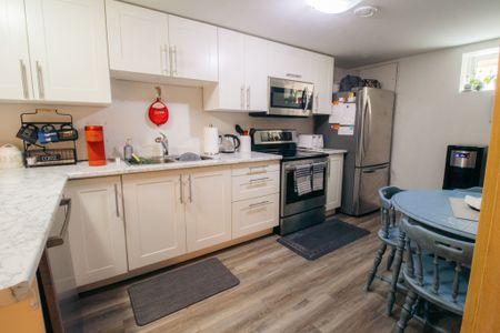 2 BEDROOMS LOWER UNIT IN ST. CATHARINES!!! - Photo 3