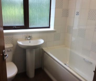 4 bedroom detached house to rent - Photo 2