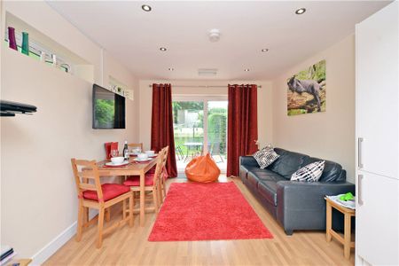 Jasmine Close, Woking - Photo 4