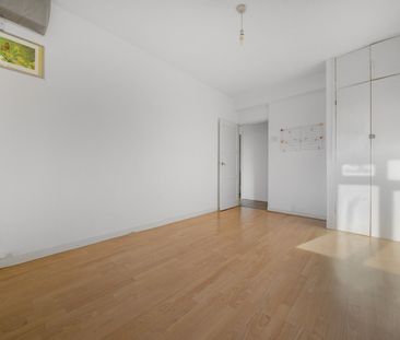 Flat to rent - Comber Grove, London, SE5 - Photo 2