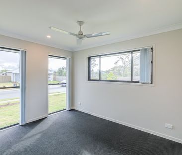 Brand-New Family Home in Park Lane Reserve! - Photo 4