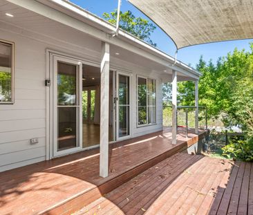 Charming Cottage Centrally located - Photo 5