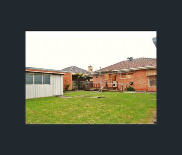 Immaculate Family Home - Photo 6