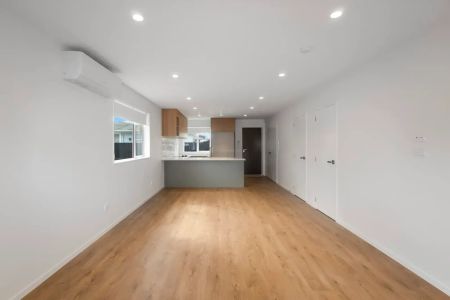 Stunning New Build Home on Claymore Street - Photo 3