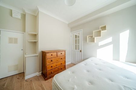 1 bedroom mews to rent - Photo 5